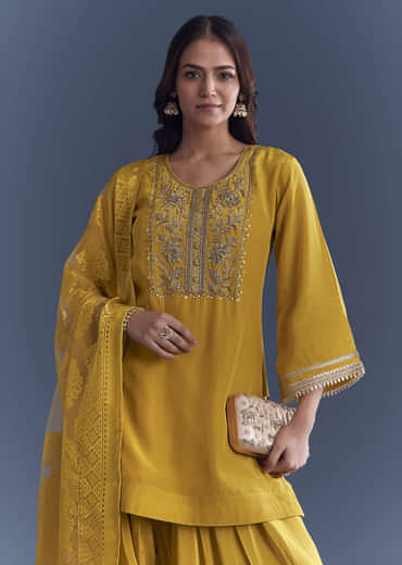 Yellow Crepe Kurta Set With Zardosi Work And Farzi Pants