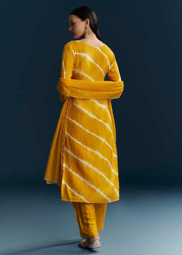 Yellow Silk Kurta Set With Leheriya Print And Embroidery
