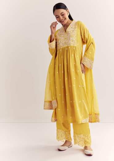 Yellow Silk Kurta Set With Thread Work And Organza Dupatta